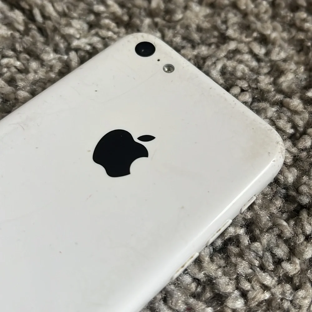 Apple iPhone 5C (for parts only) - Picture 2 of 5